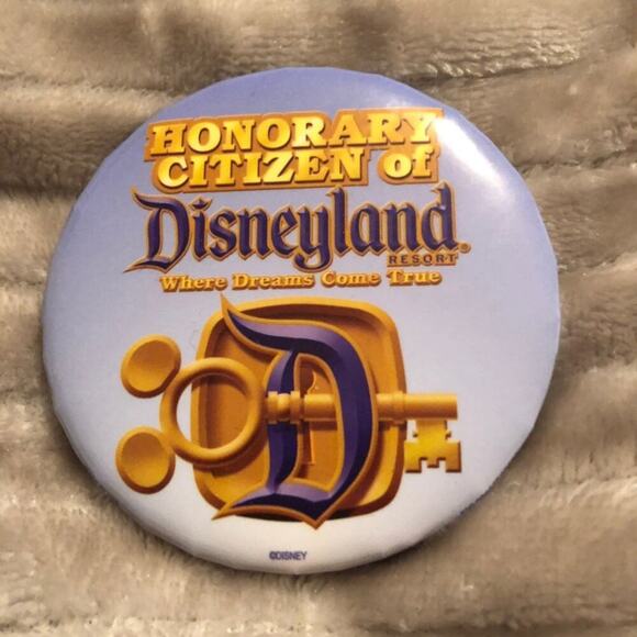 Disneyland Souvenir Pin Collector Honorary Citizen of Disneyland vintage mickey - Picture 1 of 1